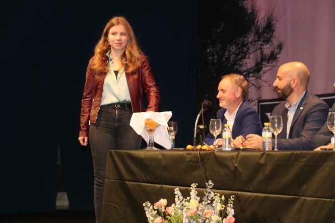 Laura Lootens durante el sorteo (AYTO. ALMUÑÉCAR) 