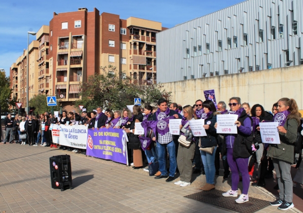 Concentración de los sindicatos por el 25N (UGT)