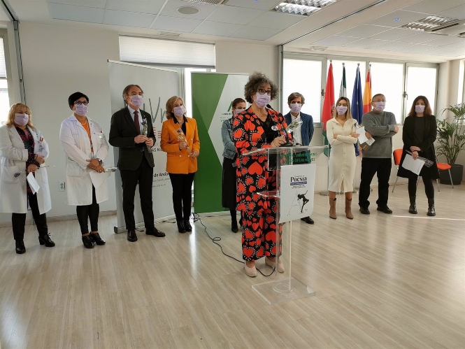 El Hospital Virgen de las Nieves de Granada se suma a la lucha contra la violencia de género con un recital poético (EUROPA PRESS)