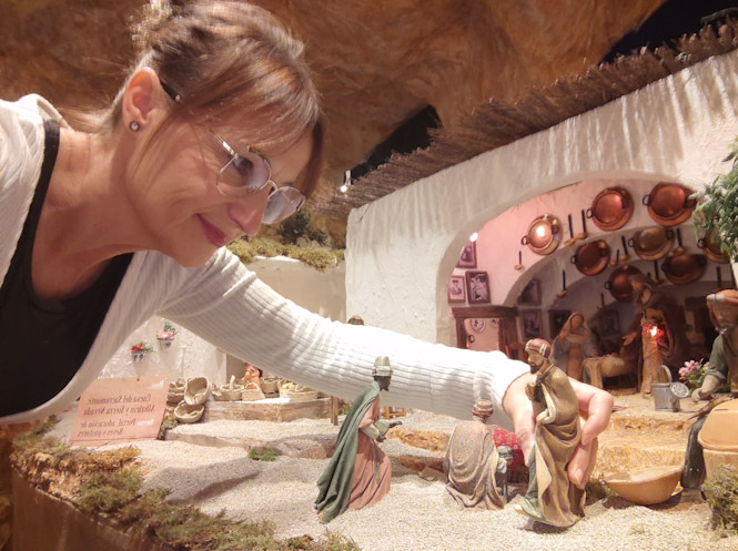 Mayka Gómez ultima los detalles del Belén Monumental de Huétor Tájar (AYTO. HUÉTOR TAJAR)