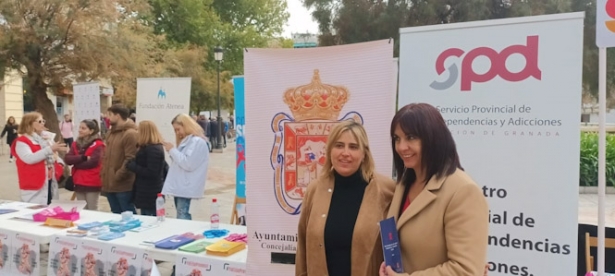 El Ayuntamiento de Granada se suma a la celebración del Día Mundial de la Lucha contra el SIDA con una carpa informativa (AYUNTAMIENTO DE GRANADA)