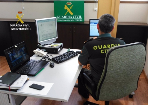 Un guardia civil sigue un delito informático, en imagen de archivo (GUARDIA CIVIL) Un guardia civil sigue un delito informático, en imagen de archivo (GUARDIA CIVIL)