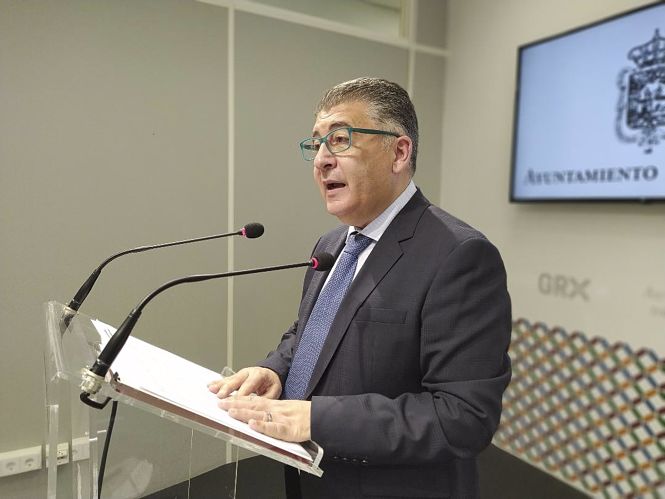 El Defensor de la Ciudadanía de Granada, Manuel Martín (JAVIER ALGARRA / AYUNTAMIENTO)