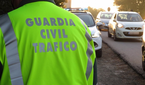 Agente de la Guardia civil de tráfico (GUARDIA CIVIL)