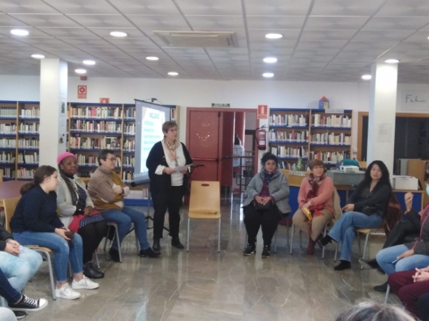 Imagen de la mesa redonda (CONSORCIO) Imagen de la mesa redonda (CONSORCIO)