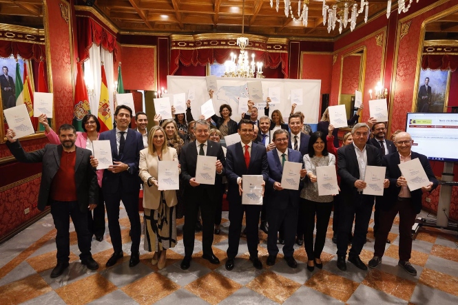 Foto de familia de la presentación telemática de la candidatura de Granada a la sede de la Aesia (ÁLEX CÁMARA /EUROPA PRESS) 