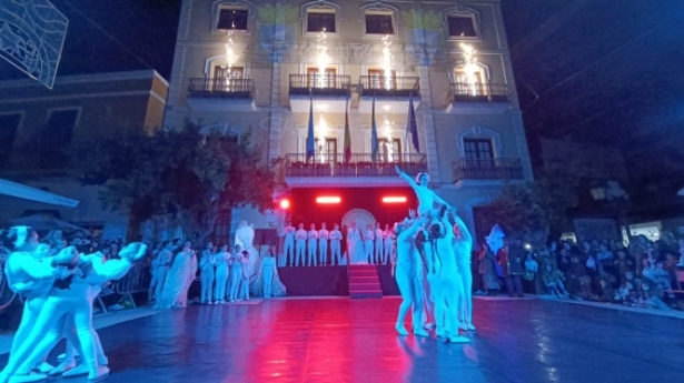 Espectáculo de baile (AYTO. ALMUÑÉCAR) 