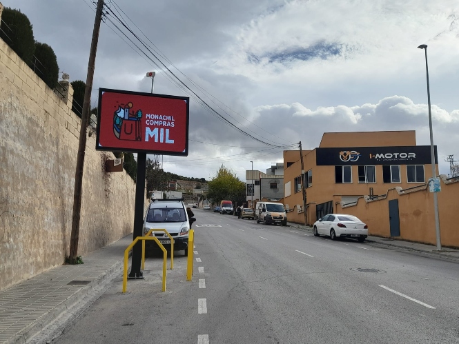 Algunas de las pantallas informativas instaladas en Monachil (AYTO. MONACHIL) 