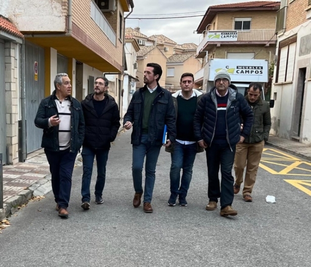 Imagen de la visita a una de las urbanizaciones (PP)