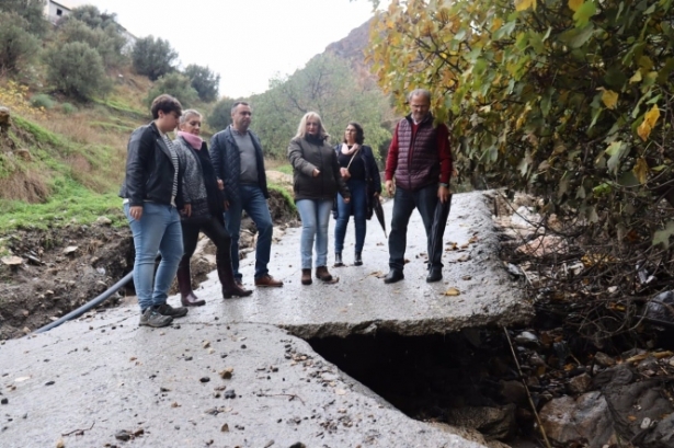 Visita del PP a Ízbor al hilo de la falta de agua potable tras las riadas (PP) Visita del PP a Ízbor al hilo de la falta de agua potable tras las riadas (PP)