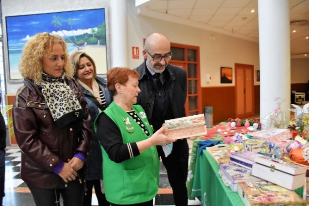 Visita al mercadillo navideño (AYTO.ALBOLOTE)