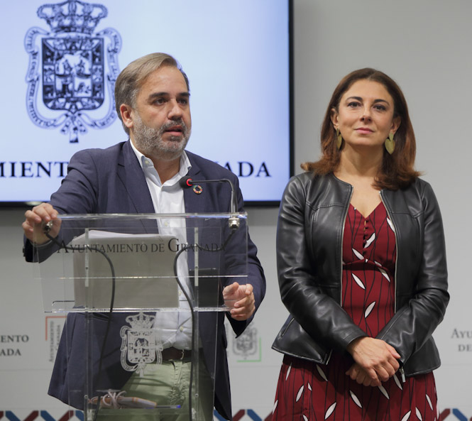 Jacobo Calvo y Raquel Ruz en rueda de prensa (AYTO. GRANADA)