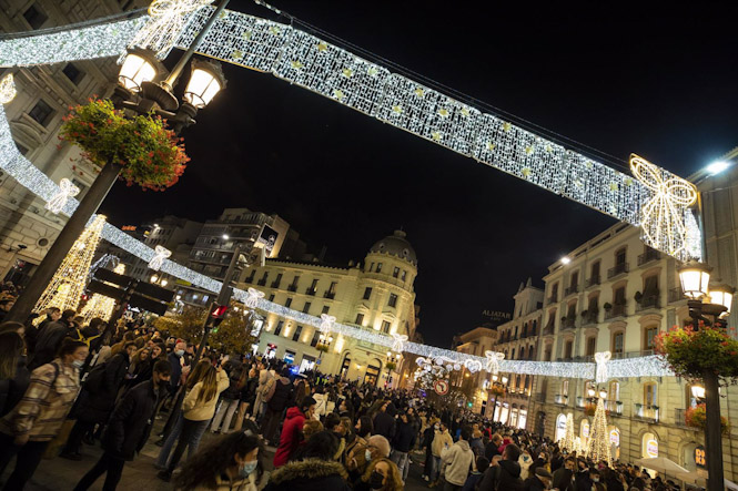 Alumbrado navideño en Granada. Archivo (ÁLEX CÁMARA - EUROPA PRESS )