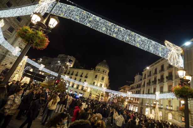 Alumbrado navideño en Granada. Archivo (ÁLEX CÁMARA - EUROPA PRESS )