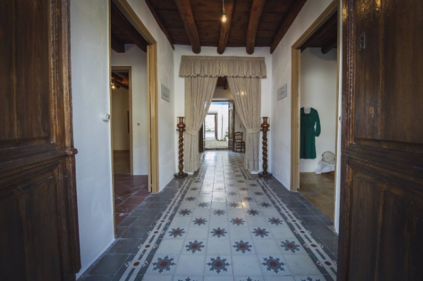 Casa de Bernarda Alba (J.M.GRIMALDI-AYUNTAMIENTO) Casa de Bernarda Alba (J.M.GRIMALDI-AYUNTAMIENTO)