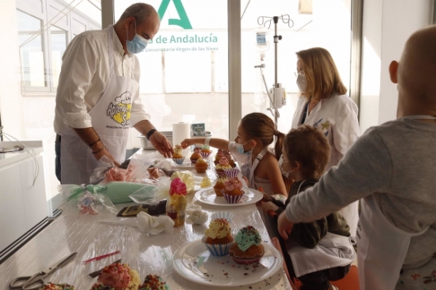 Cocinita para preparar platos saludables en el Virgen de las Nieves, con Álvaro Arriaga (HOSPITAL VIRGEN DE LAS NIEVES)