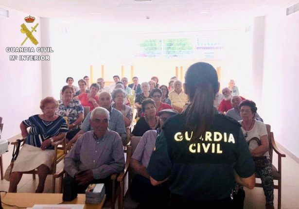 Charla del Plan Mayor de Seguridad de la Guardia Civil en la provincia de Huelva, en imagen de archivo (GUARDIA CIVIL) Charla del Plan Mayor de Seguridad de la Guardia Civil en la provincia de Huelva, en imagen de archivo (GUARDIA CIVIL)