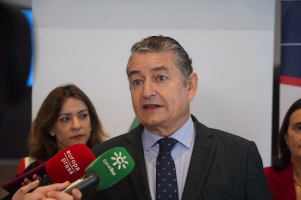 El consejero de la Presidencia, Interior, Diálogo Social y Simplificación Administrativa, Antonio Sanz, atiende a los medios en imagen de archivo (EDUARDO BRIONES - EUROPA PRESS)