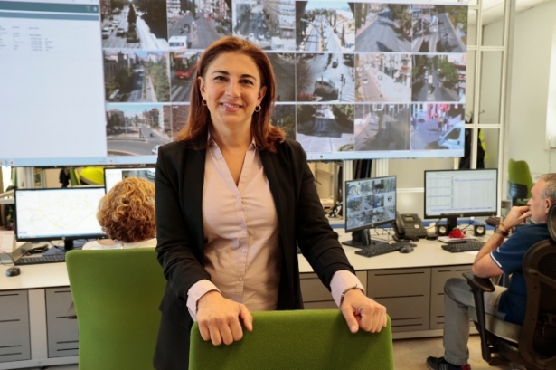 Raquel Ruz en la nueva sala de movilidad (JAVIER ALGARRA / AYUNTAMIENTO)