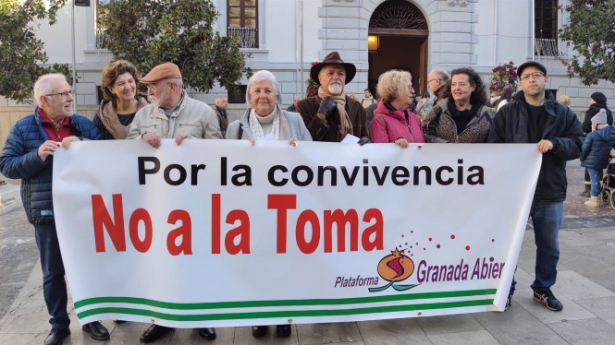 Miembros de Granada Abierta presentan `Por la convivencia, no a la Toma` (GRANADA ABIERTA) 