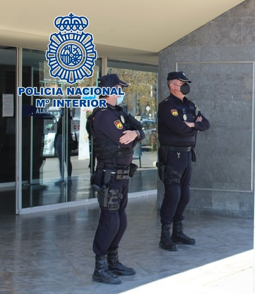 Agentes de la Policía Nacional (POLICÍA NACIONAL) Agentes de la Policía Nacional (POLICÍA NACIONAL)