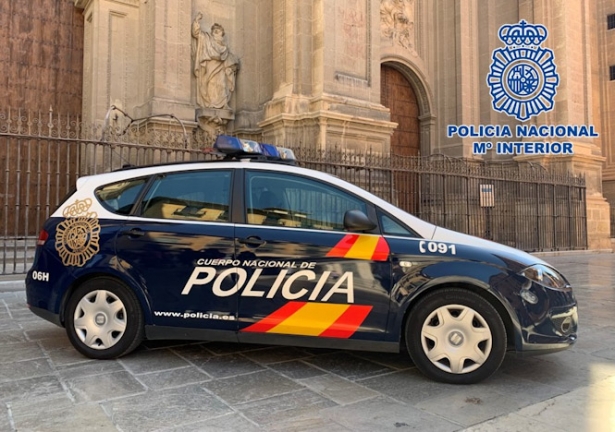 Vehículo de la Policía Nacional (POLICÍA NACIONAL) Vehículo de la Policía Nacional (POLICÍA NACIONAL)