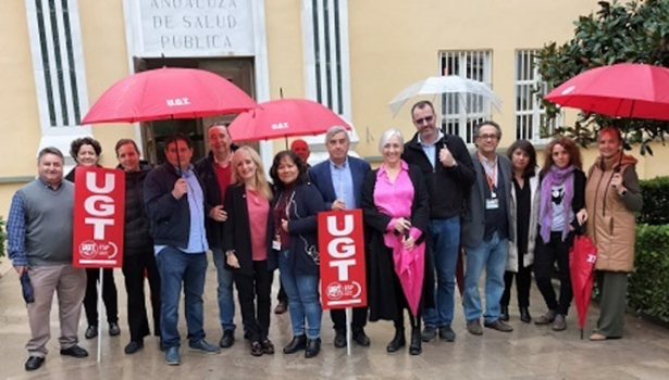 Dirigentes de UGT con representantes de los trabajadores de la EASP, en imagen de archivo (UGT)