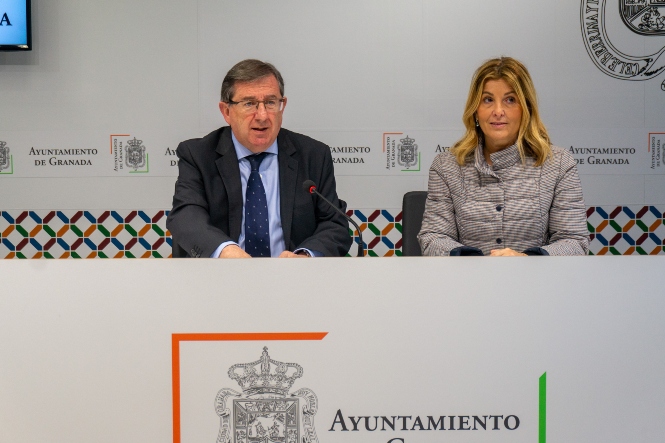 Luis González y Eva Martín en rueda de prensa (PP)