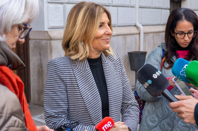 Eva Martín atiende a los medios (PP)