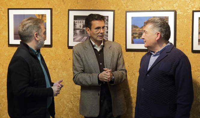 Imagen de la reunión (AYUNTAMIENTO DE GRANADA) 