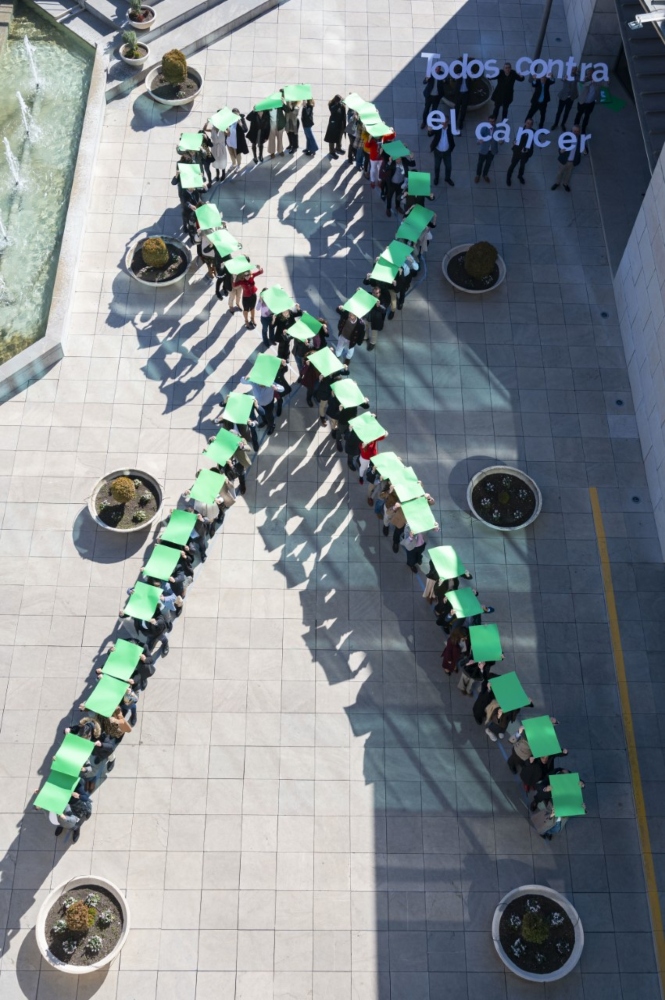 Lazo gigante contra el cancer (CAJA RURAL) 