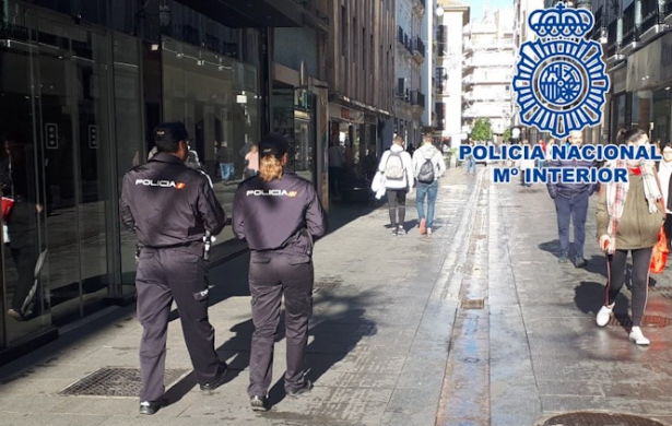 Agentes de la Policía Nacional (POLICÍA NACIONAL) Agentes de la Policía Nacional (POLICÍA NACIONAL)