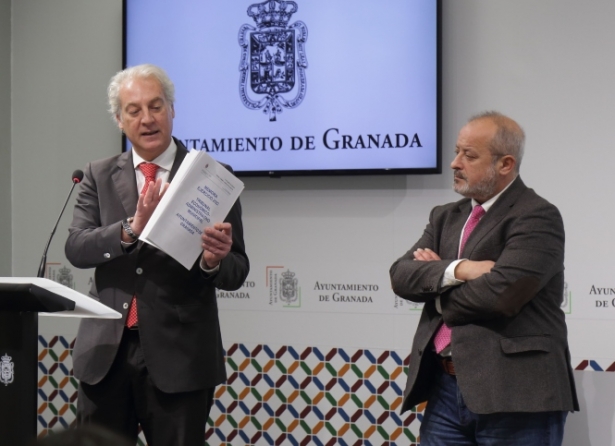 José Antonio Huertas, concejal de Hacienda, y Antonio María Alonso, Presidente TEAM (AYUNTAMIENTO GRANADA)