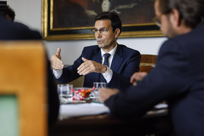 El alcalde de Granada, Francisco Cuenca, en imagen de archivo en una reunión del Pacto de los Mártires (ÁLEX CÁMARA - EUROPA PRESS)