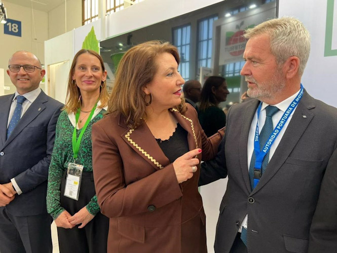 El presidente de la Autoridad Portuaria de Motril, José García Fuentes, junto a la consejera de Agricultura, Pesca, Agua y Desarrollo Rural, Carmen Crespo (PUERTO DE MOTRIL)