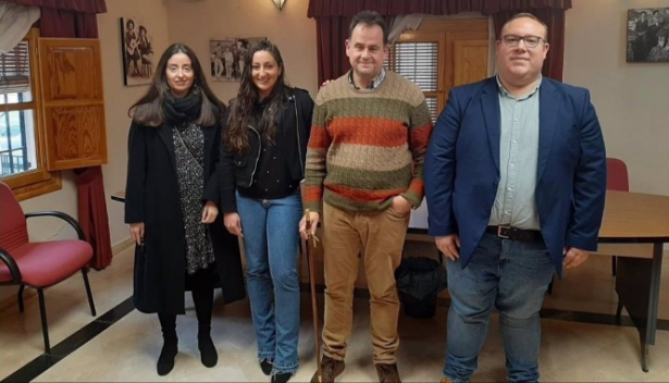 Juan Antonio Aneas, tercero en la imagen desde la izquierda, es el nuevo alcalde de Lentegí (PSOE) 