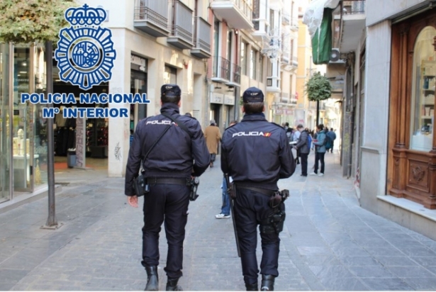 Agentes de la Policía Nacional (POLICÍA NACIONAL) Agentes de la Policía Nacional (POLICÍA NACIONAL)