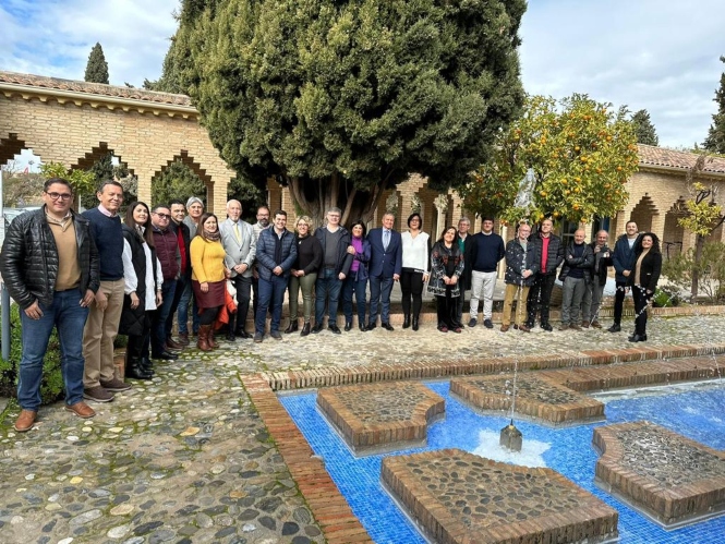 Foto de familia de los participantes en el encuentro (JUNTA) 