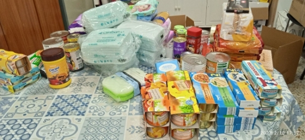 Alimentos y ropa que están recaudando para los afectados por los terremotos de Turquía ySiria (AYTO. CÚLLAR VEGA) 