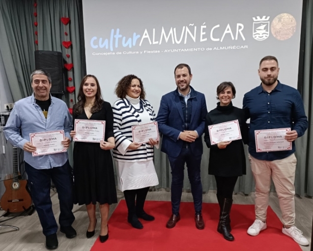 Foto de familia de los galardonados (AYTO. ALMUÑÉCAR)