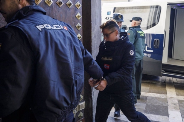 Traslado de la acusada a la Audiencia de Granada para el juicio contra ella por el asesinato de su novia en Motril (ÁLEX CÁMARA / EUROPA PRESS)