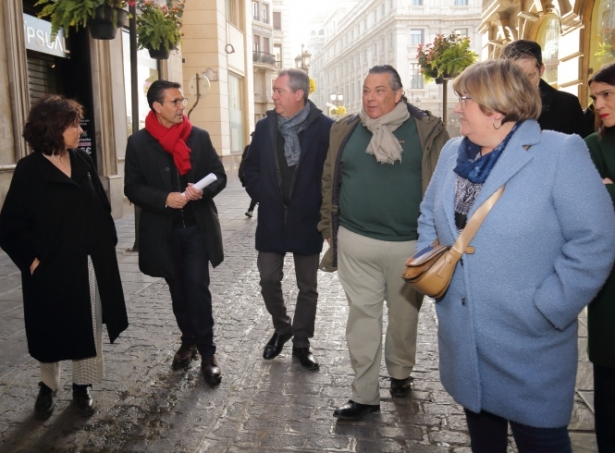 Imagen de la reunión con los comerciantes (AYUNTAMIENTO DE GRANADA)