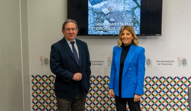 Luis González y Eva Martín en rueda de prensa (PP)