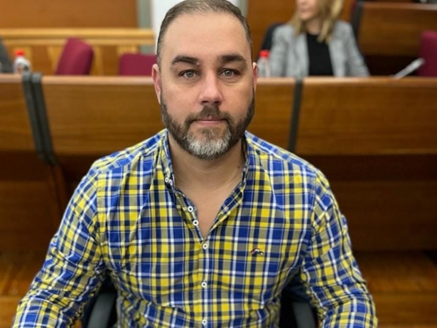 El portavoz del Grupo Municipal de VOX en el Ayuntamiento de Motril, Miguel Ángel López (V0X)