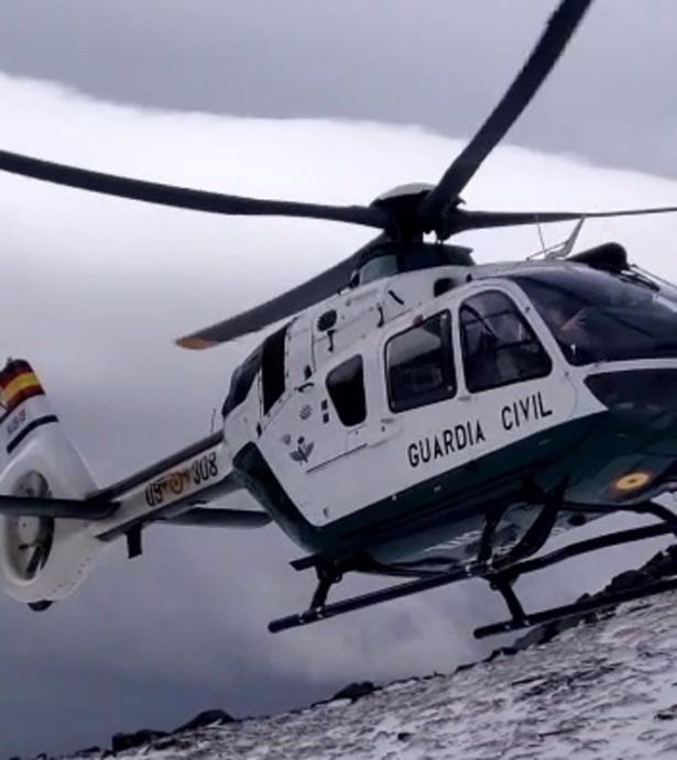 Helicóptero de la Guardia Civil (GUARDIA CIVIL) Helicóptero de la Guardia Civil (GUARDIA CIVIL)