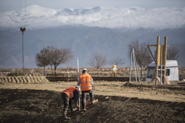 Obras que se desarrollan en el polígono industrial de Escúzar (ÁLEX CÁMARA / EUROPA PRESS) Obras que se desarrollan en el polígono industrial de Escúzar (ÁLEX CÁMARA / EUROPA PRESS)