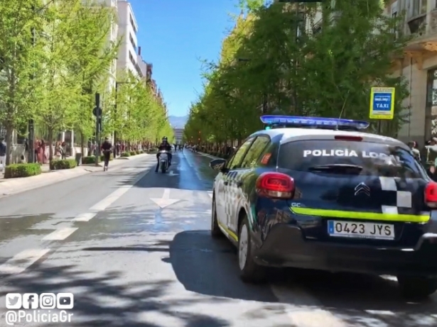 Coche de la Policía Local de Granada (POLICIA LOCAL GRANADA) Coche de la Policía Local de Granada (POLICIA LOCAL GRANADA)