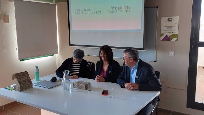 Firma de convenio en la Finca Casería Verdejal, en Zujaira (ALDEAS INFANTILES) 