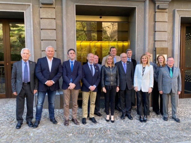 Foto de familia tras el encuentro (JUNTA) 