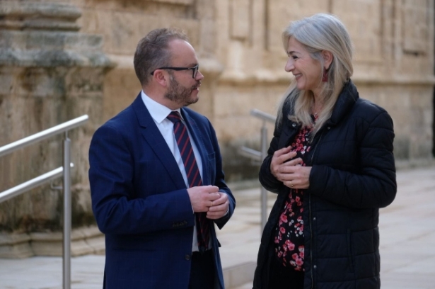 Mariano García junto a Patricia del Pozo (PP) 